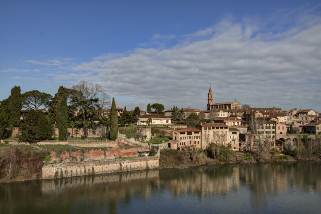 Serene Cityscape Wallpaper: Historical Buildings & River Reflections