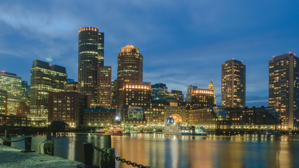 Serene Cityscape Wallpaper: Modern Architecture & Reflections at Dusk