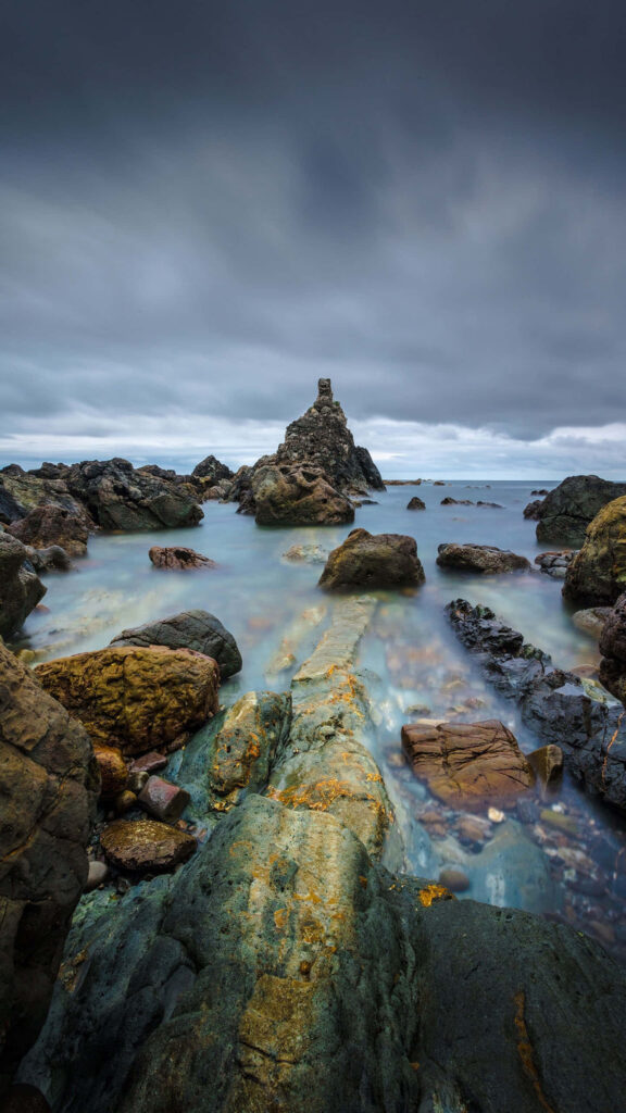 Serene Coastal Landscape Wallpaper for Samsung Galaxy Note 10 Plus