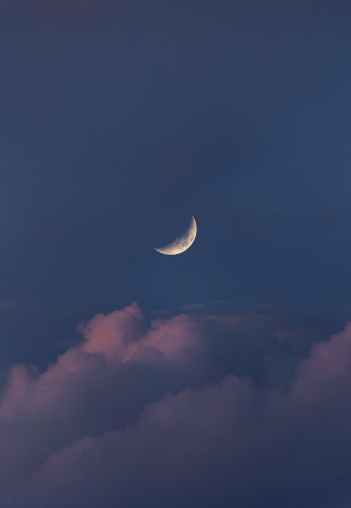 Serene HD Wallpaper: Crescent Moon & Clouds in Evening Sky