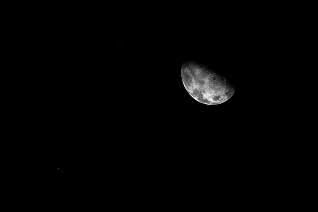 Calm Crescent Moon Wallpaper: Minimalist Starry Night Background