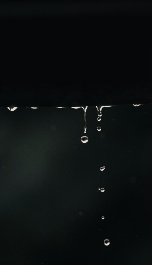 Serene Dark Minimalist Wallpaper: Macro Water Droplets Background