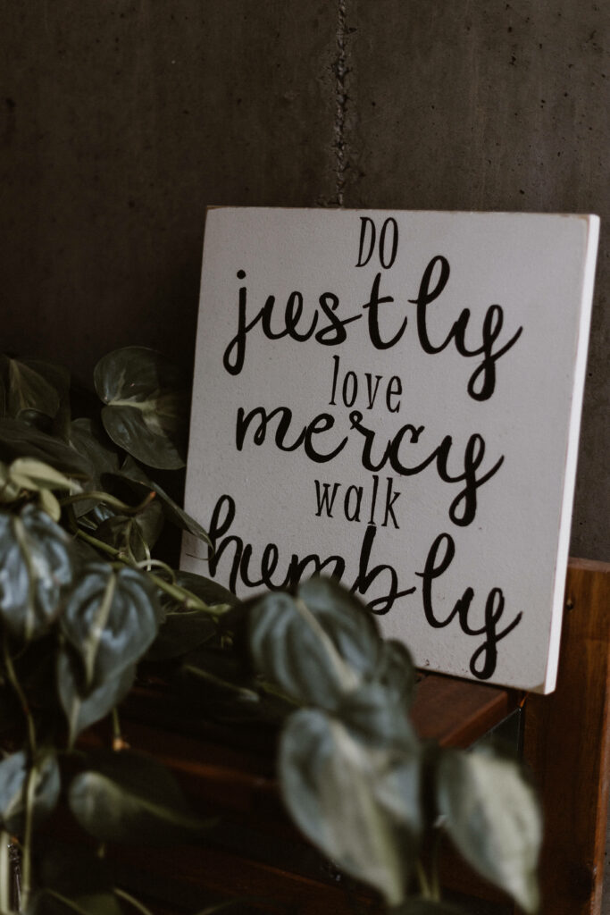Elegant Motivational Wallpaper: 'Do Justly, Love Mercy' Quote