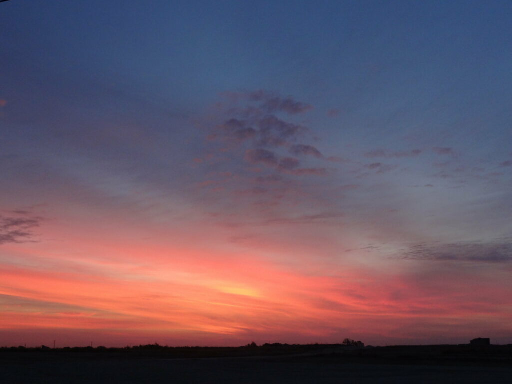 Serene Early Morning Sky HD Wallpaper: Soft Pinks & Deep Blues