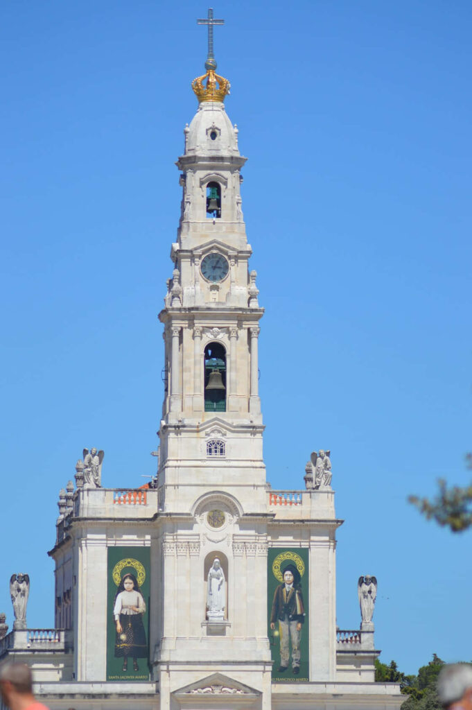 Serene Fatima Sanctuary Wallpaper: Iconic Tower & Clear Blue Sky