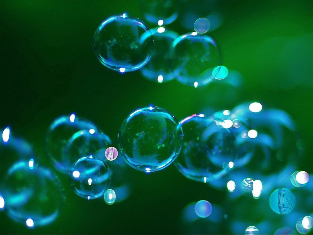 Serene Floating Bubbles Wallpaper - Sparkling Green Background