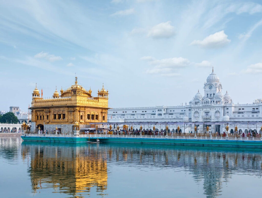 Serene Golden Temple HD Wallpaper: Bright Sunlight & Calm Waters