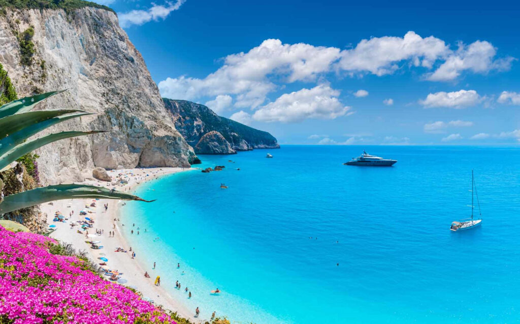 Stunning Greek Beach Wallpaper: Turquoise Waters & Luxurious Yachts
