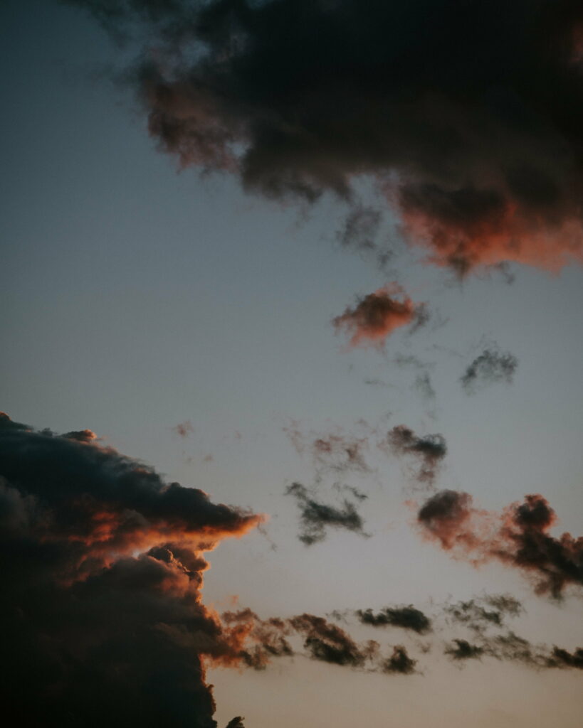 Stunning HD Evening Sky Wallpaper with Serene Dusk Atmosphere
