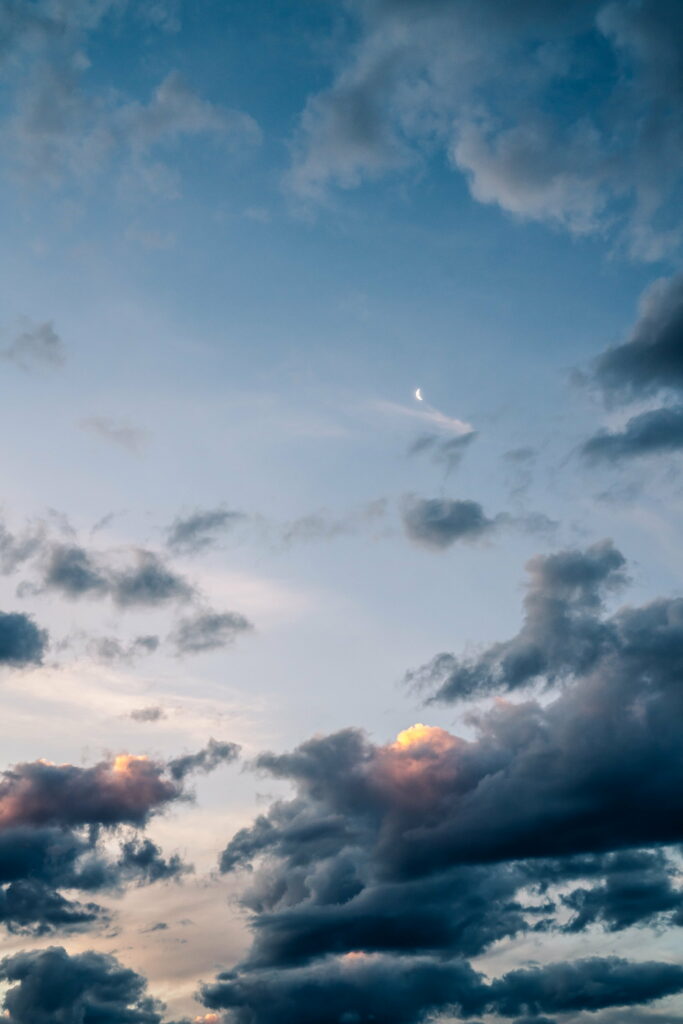 Serene HD Phone Wallpaper: Pastel Sky & Crescent Moon Background