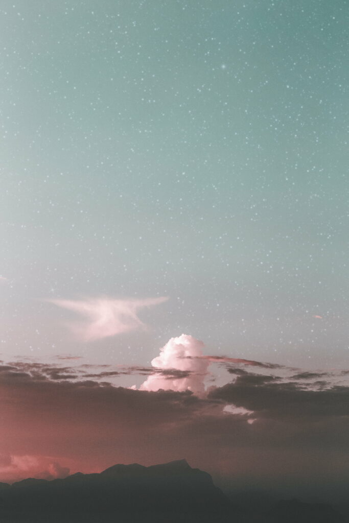 Serene Sky HD Phone Wallpaper - Cloudy Gradient Background