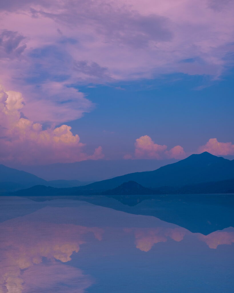 Serene Mountain Landscape HD Wallpaper: Tranquil Lake & Clouds