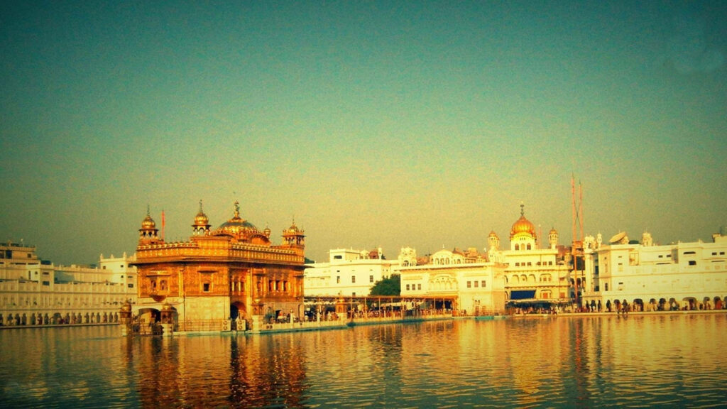 Golden Temple HD Wallpaper: Tranquil Sikh Devotion in India