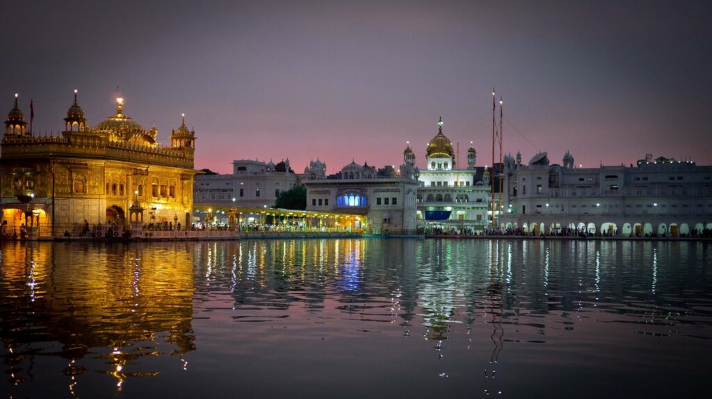 Serene Golden Temple Evening Wallpaper - Amritsar, Punjab
