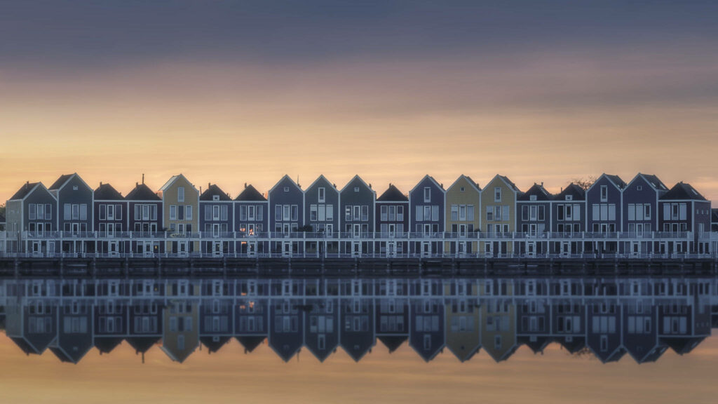 “Serene Houten Waterfront Houses Wallpaper: Sunset Reflection Background”