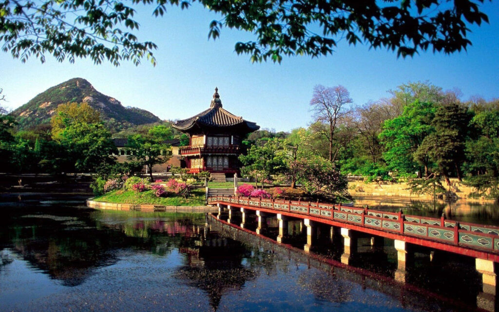 Tranquil Korean Pavilion: Serene Architecture & Lush Greenery Wallpaper