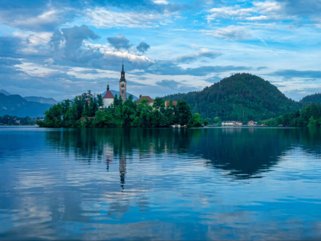 Serene Lake Bled Wallpaper: Island Church Reflection & Lush Greenery
