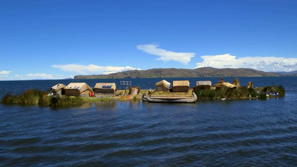 Tranquil Lake Titicaca Wallpaper: Floating Islands & Reed Houses