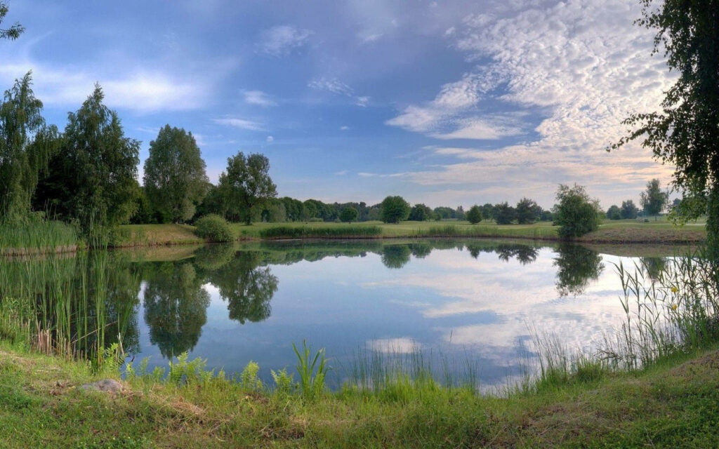 Serene Lake Wallpaper: Tranquil Reflection of Nature's Beauty