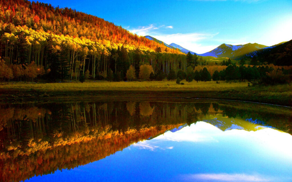 Stunning Autumn Lake View Wallpaper with Vibrant Foliage