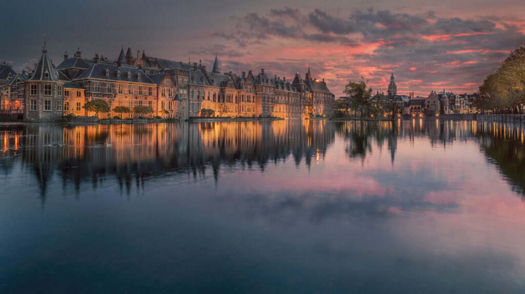 Serene Lakeside Castle Wallpaper: Enchanting Reflections & Warm Hues