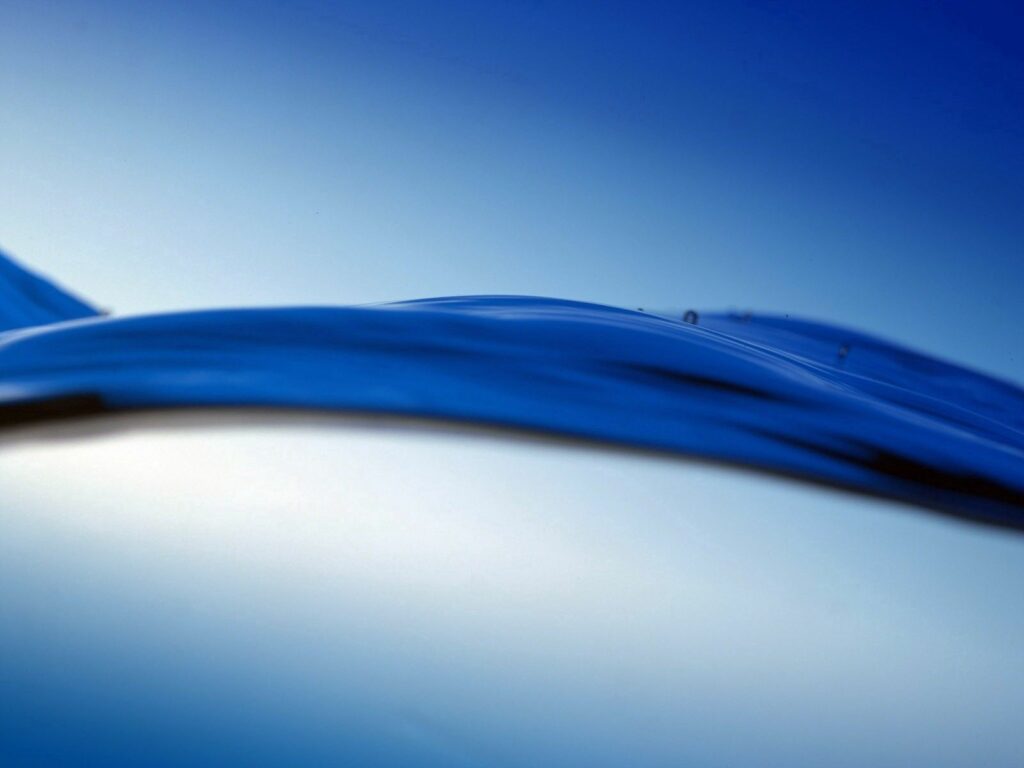 Serene Fluid Blue Waves Macro Wallpaper with Soothing Gradient Background