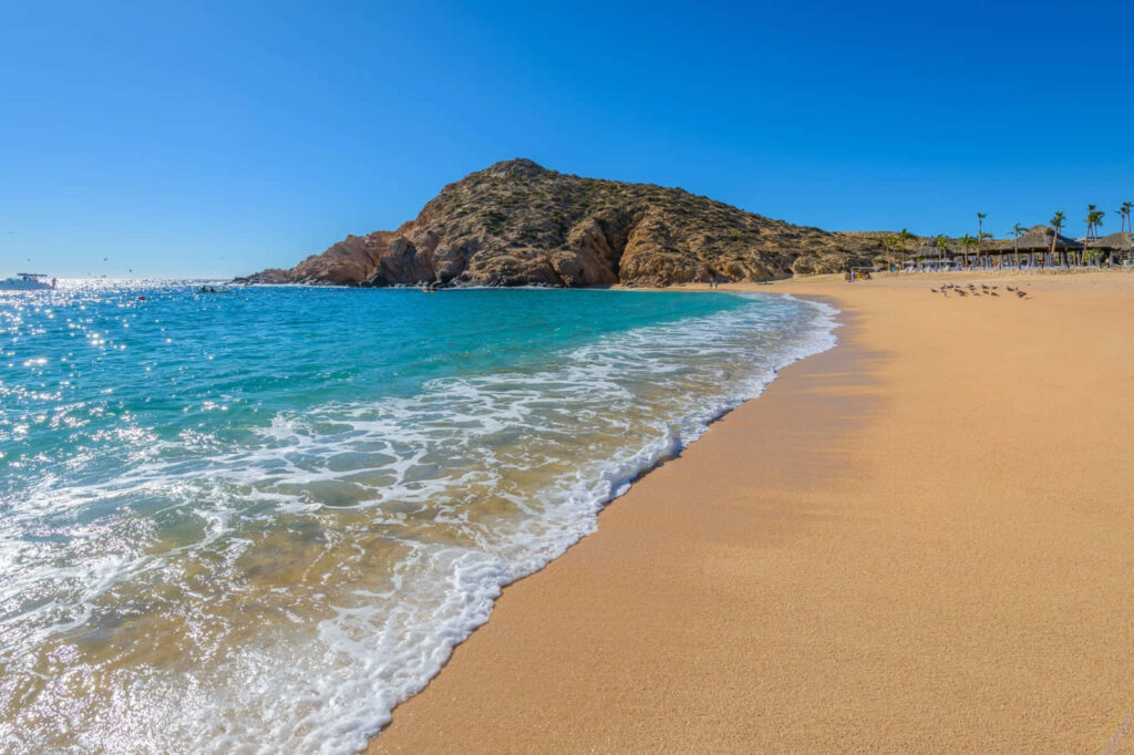 Serene Mexican Beach Wallpaper: Tranquil Waves & Rugged Cliffs