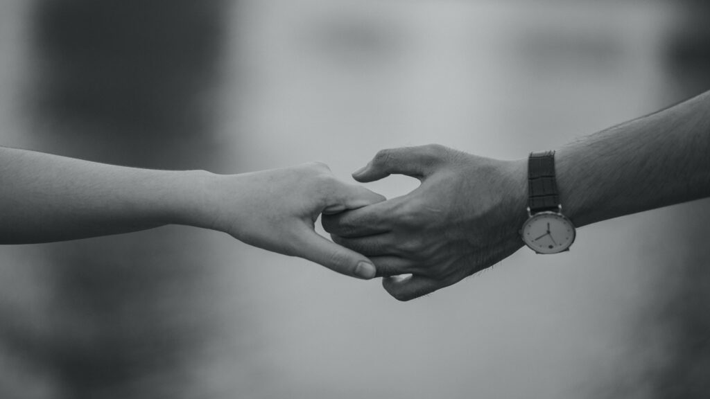 Monochrome Wallpaper: Romantic Connection in Timeless Serenity