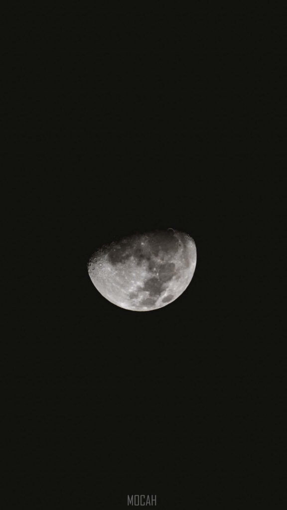“Elegant Moonlit Wallpaper: Tranquil Night Sky Background Design”