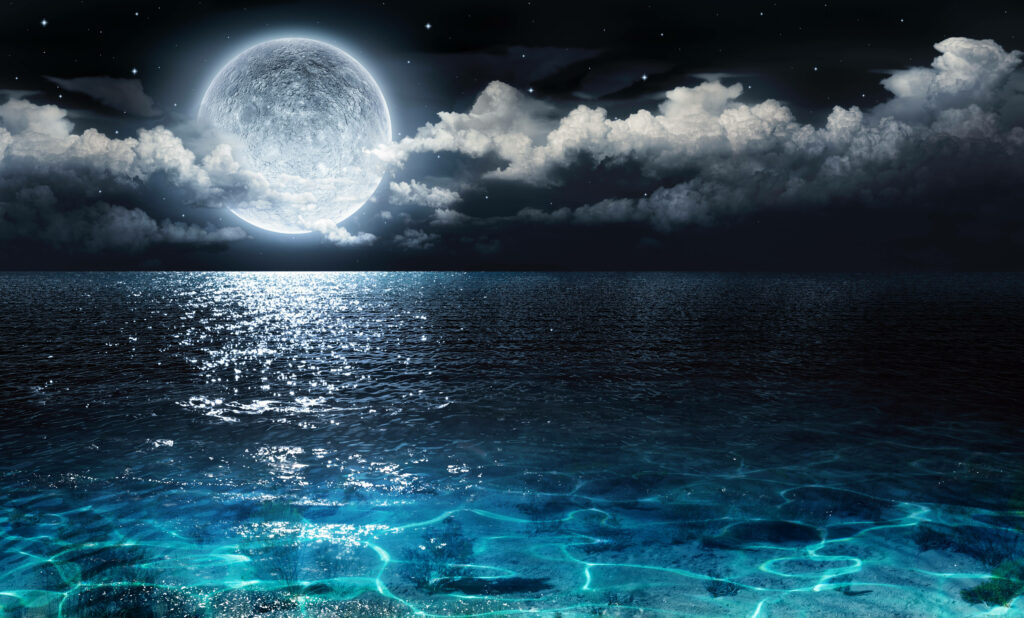 Serene Moonlit Ocean: Radiant Full Moon Wallpaper Background