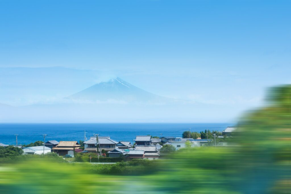 Serene Mountain Landscape Wallpaper: Nature & Architecture in Harmony