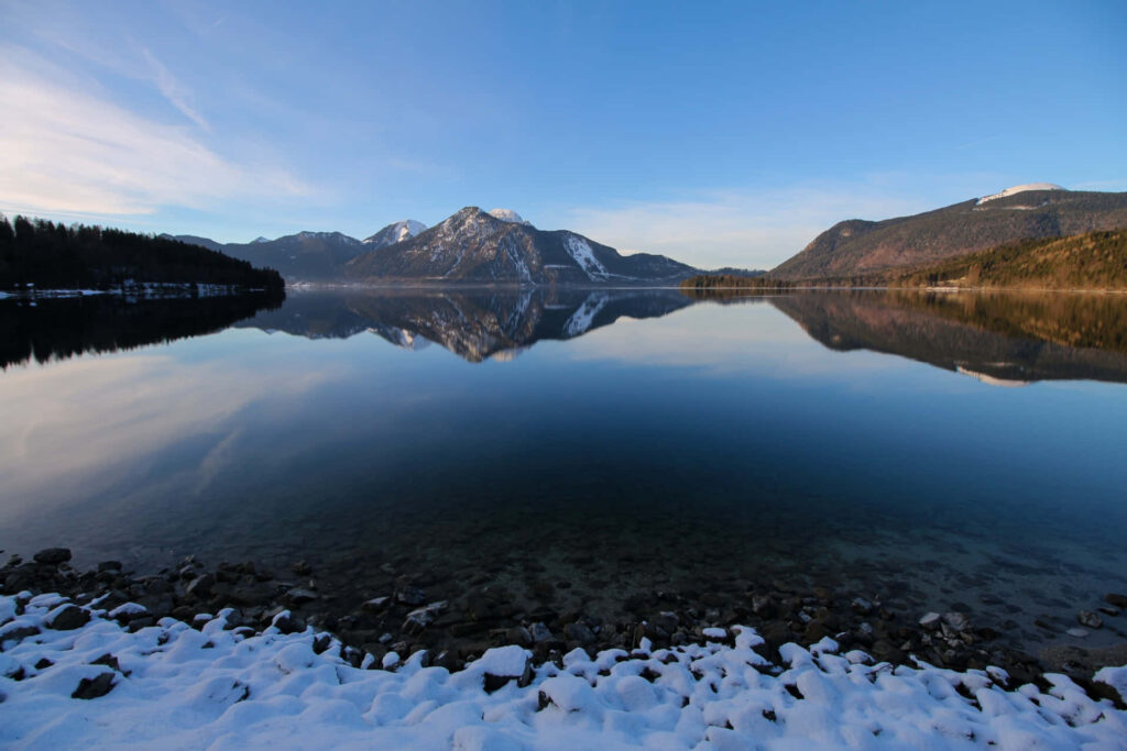 Serene Winter Landscape Wallpaper: Snowy Shoreline & Reflective Lake