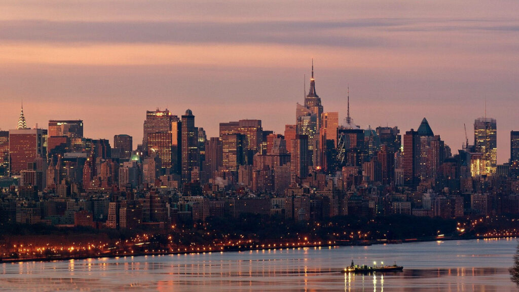 Twilight New York Skyline: Serene Wallpaper with Calm Reflections