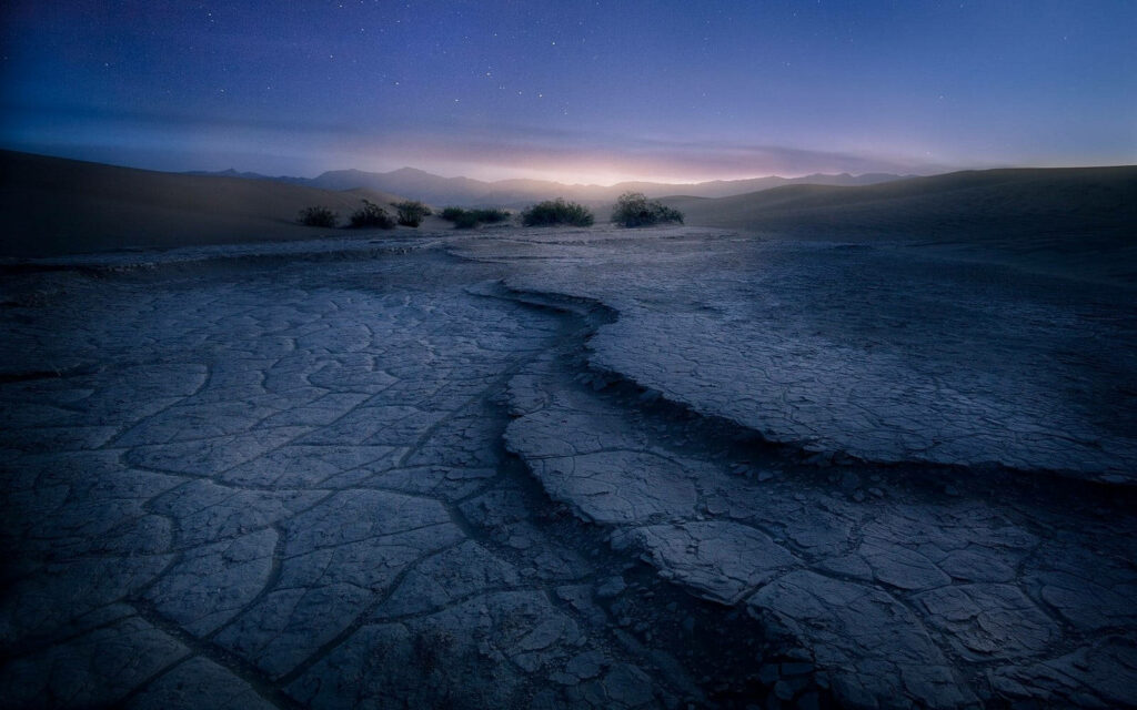 Serene Night Scene Wallpaper: Death Valley Desert Under Starry Sky