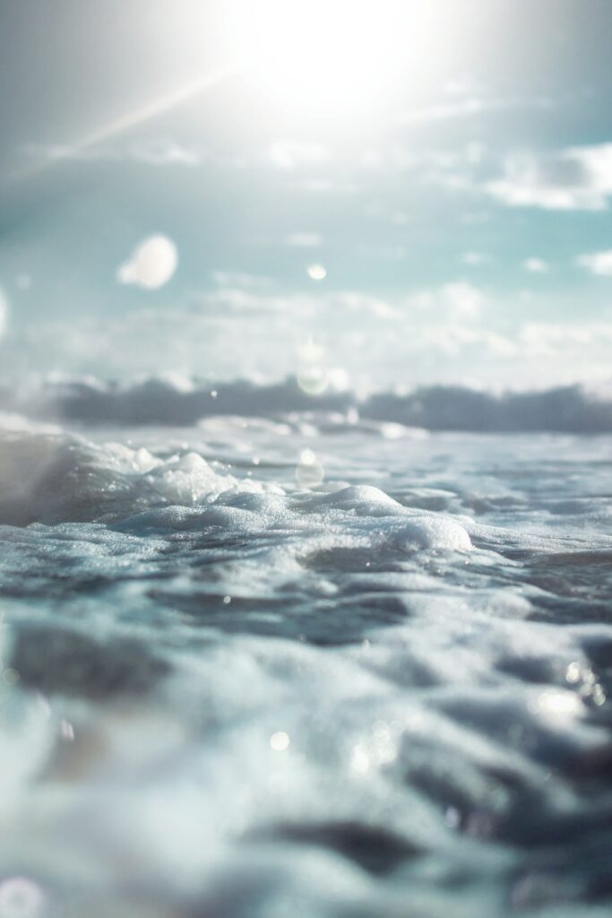 Tranquil Ocean Foam Macro: Serene Water Textures Wallpaper