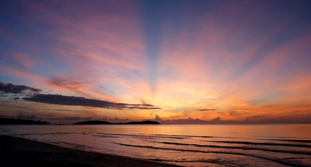 Captivating Morning Serenity: Majestic Ocean Sunrise HD Wallpaper
