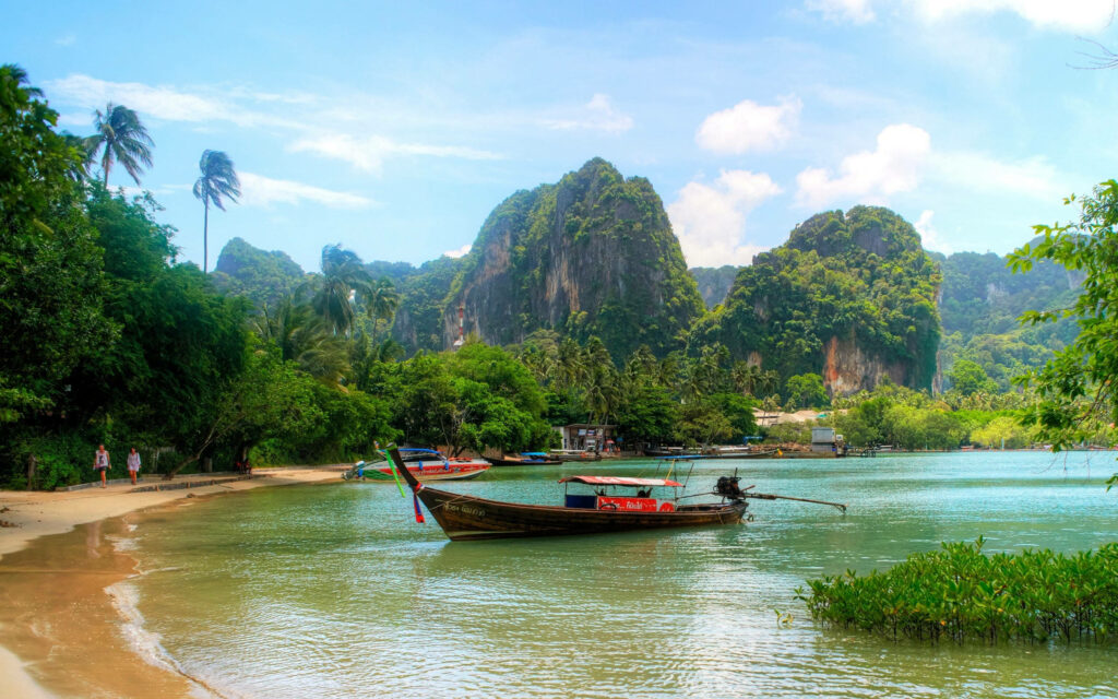 Serene Railay Beach Wallpaper: Lush Cliffs & Turquoise Waters