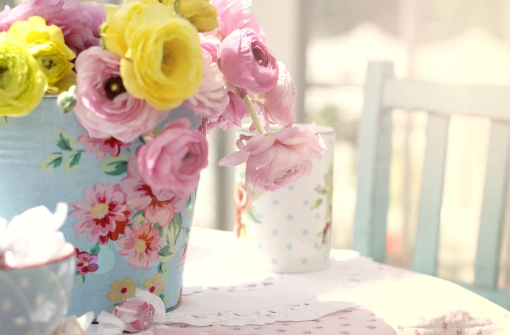 Serene Ranunculus Bouquet Wallpaper - Pastel Floral Desk Background