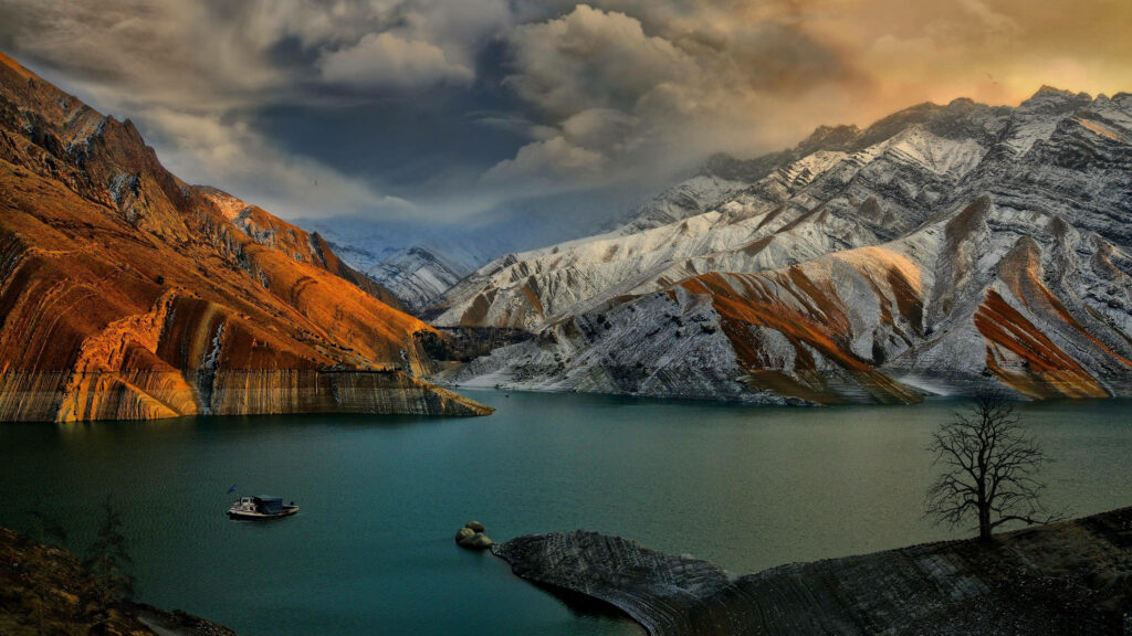 Serene Beauty: Captivating 3840x2160 Monitor Wallpaper of Mother Nature's Lakeside Haven