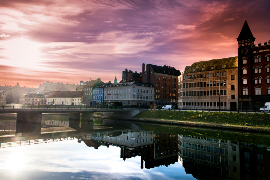 Serene River Wallpaper: Vibrant Buildings & Charming Bridge Scene