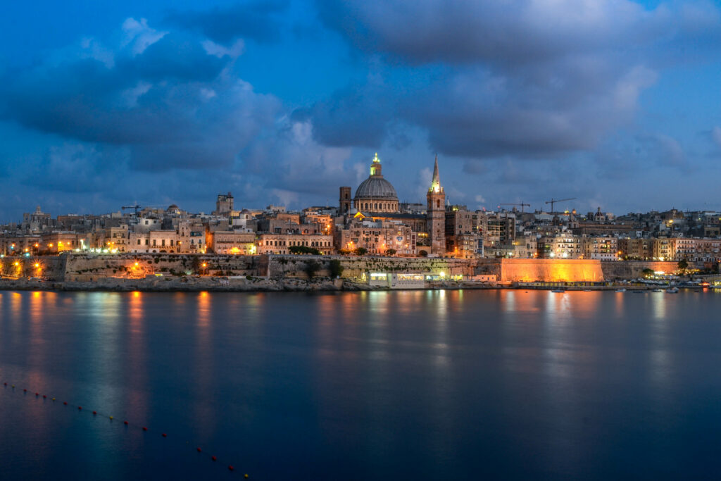 Serene Riverside Cityscape Evening Wallpaper - Stunning Architecture