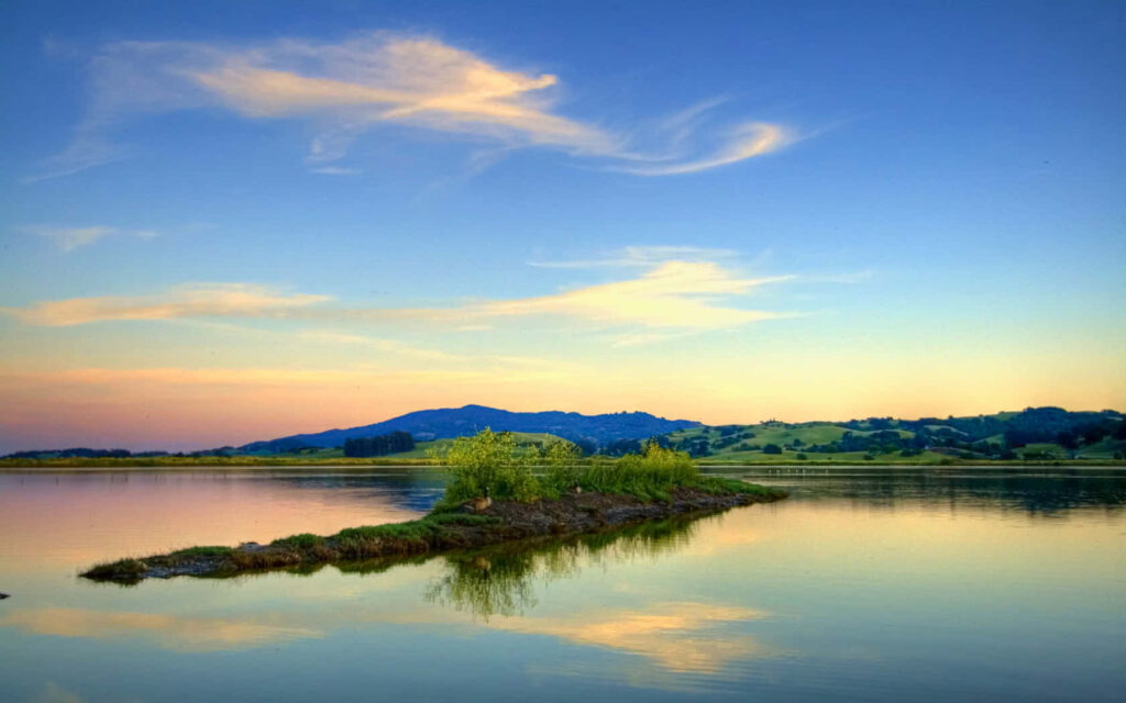 Stunning Rural Landscape Wallpaper: Serene Sunset Reflection