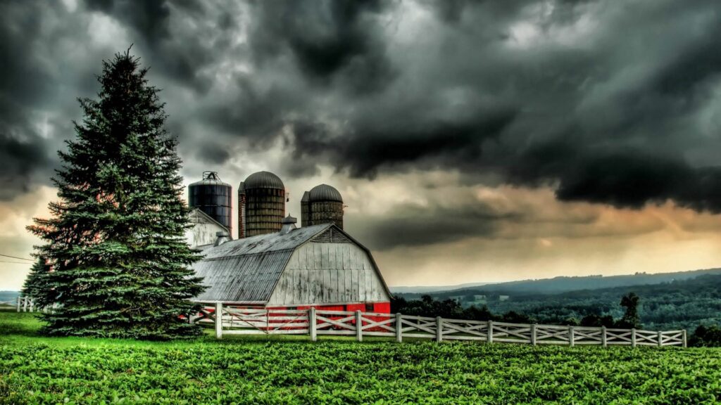 Serene Rural Wallpaper: Vintage Barn & Dramatic HDR Sky