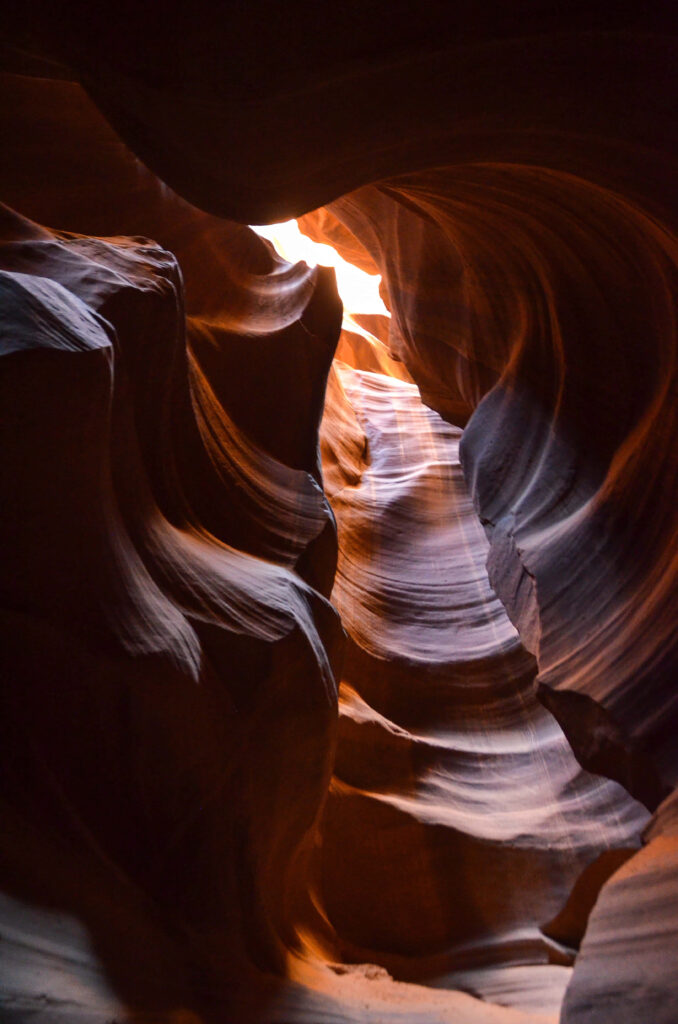 Footprints in the Sand: A Stunning 4K Ultra HD Android Wallpaper
