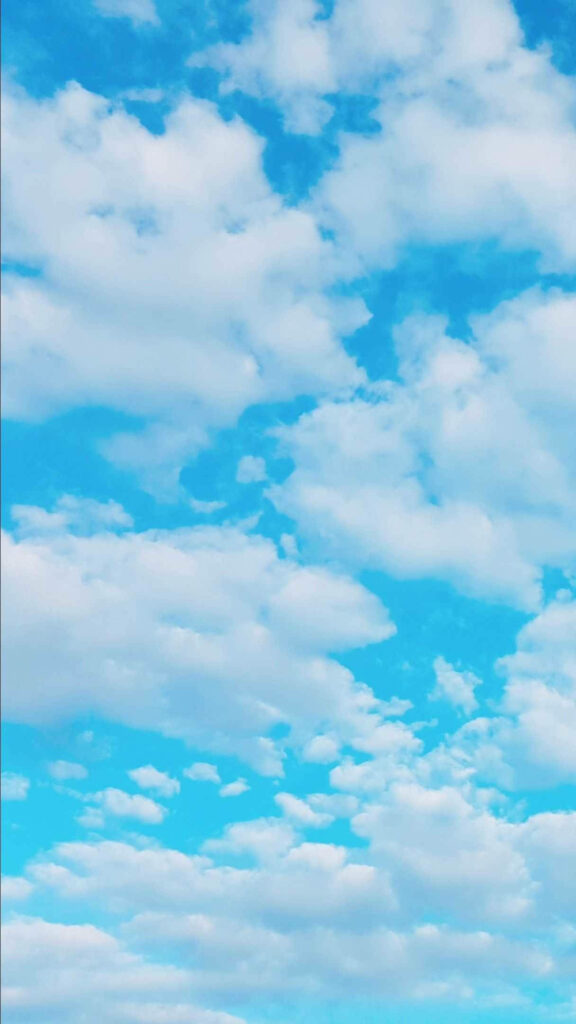 Serene Skies: A Delicate Blue Aesthetic Backdrop featuring Dreamy Clouds Wallpaper