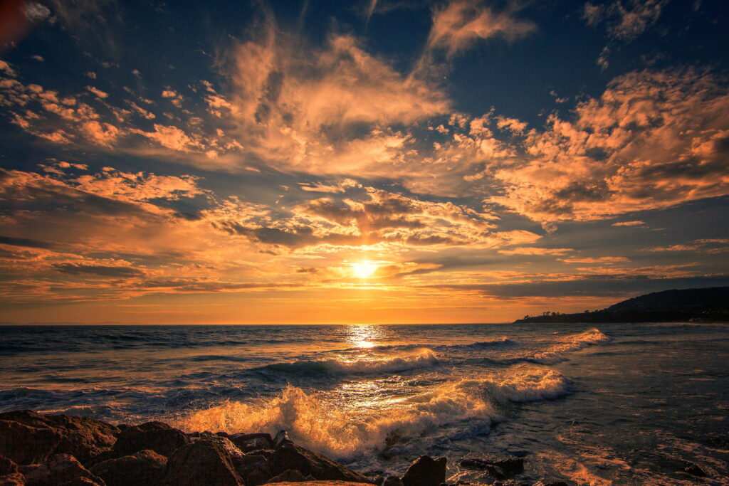 Captivating Beauty: HD Coastal Serenity - A Stunning Nature Wallpaper showcasing the American Coastline Beach and Ocean