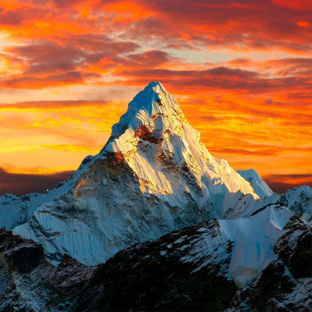 Vibrant Skies on Majestic Mountains: Immersive 4k Background for Your iPad Wallpaper