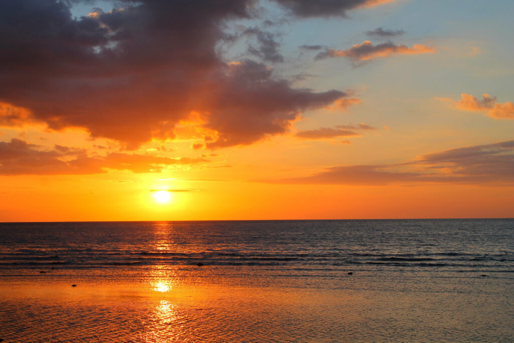Stunning Sunset Beach Wallpaper - Serene 1920x1080 HD Background
