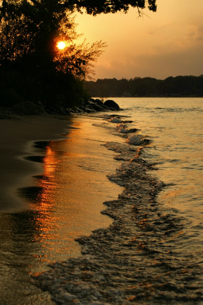 Serene Beach Sunset Wallpaper: Tranquil Waves & Golden Glow