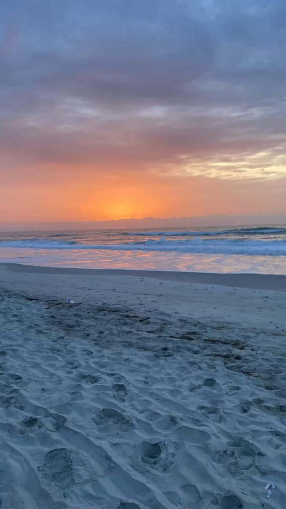 Tranquil Beach Sunset Wallpaper: Serene Waves & Soft Hues